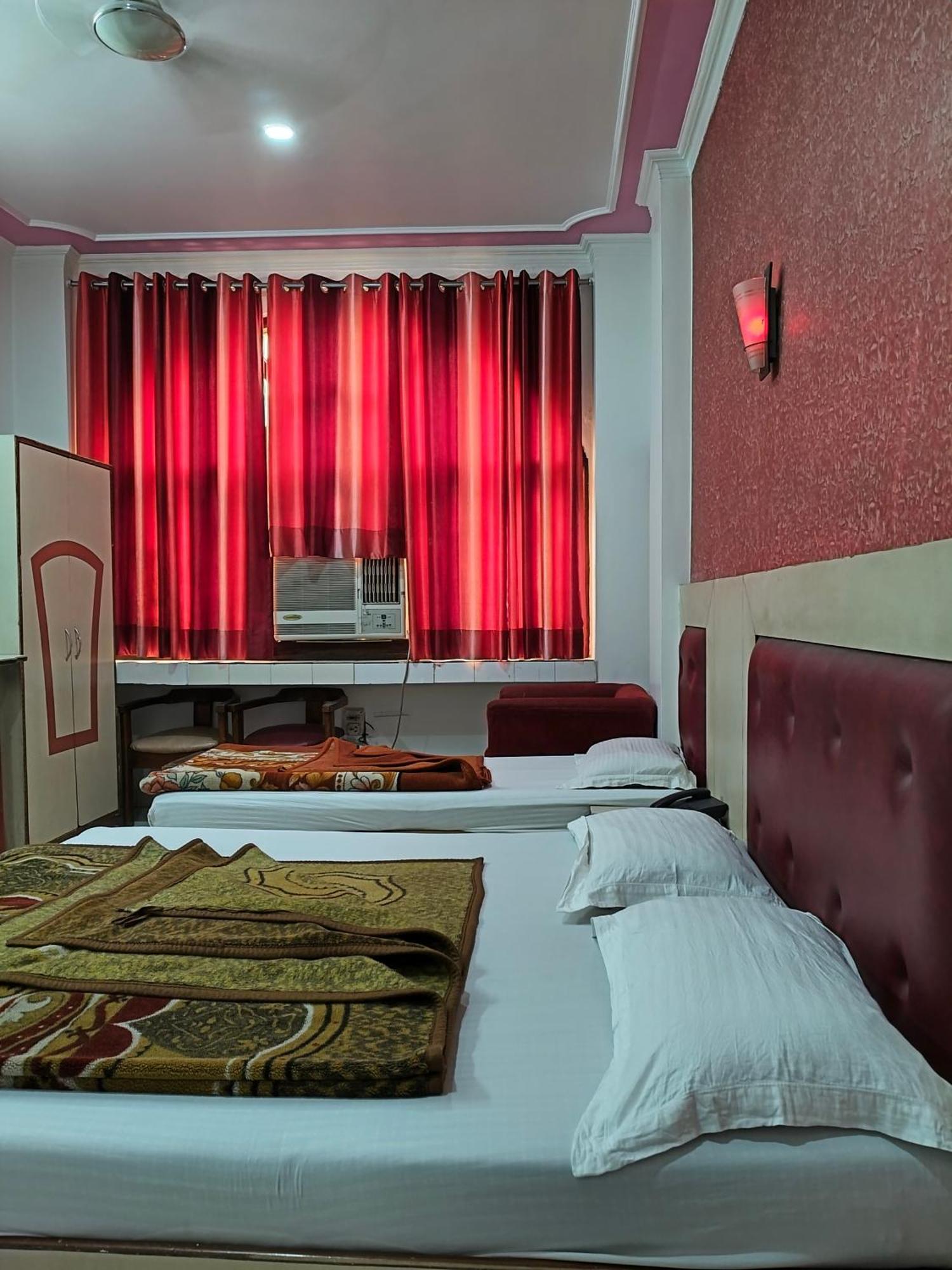 Hotel Yatri International Nueva Delhi Exterior foto