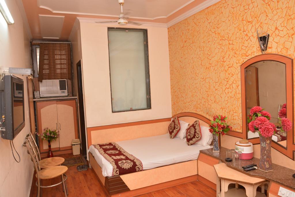 Hotel Yatri International Nueva Delhi Exterior foto