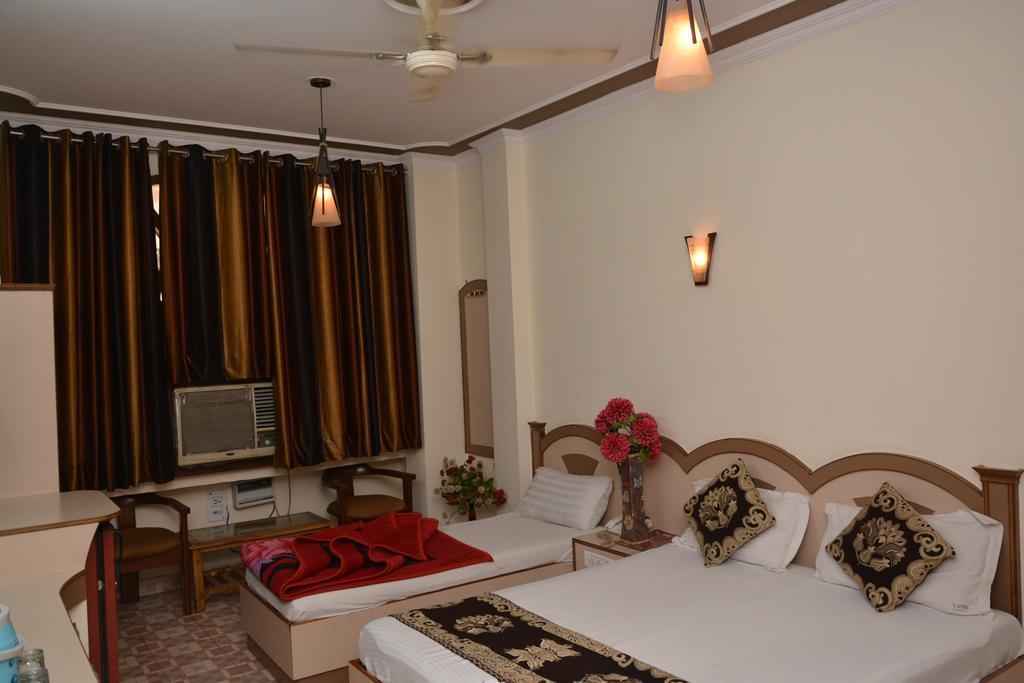 Hotel Yatri International Nueva Delhi Exterior foto