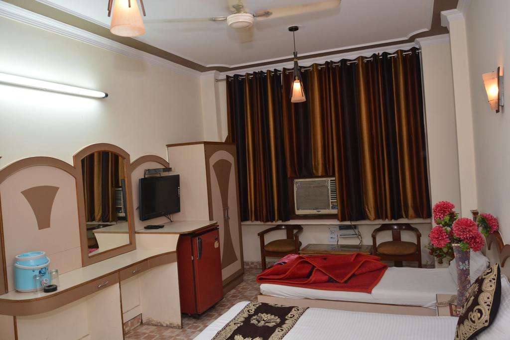 Hotel Yatri International Nueva Delhi Exterior foto